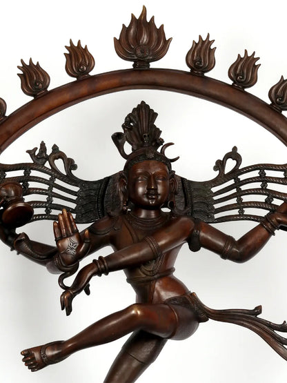 Dieu hindou super fin Nataraja (Shiva) de 35 po avec des dévots en bas