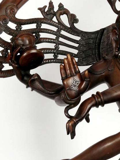 Dieu hindou super fin Nataraja (Shiva) de 35 po avec des dévots en bas