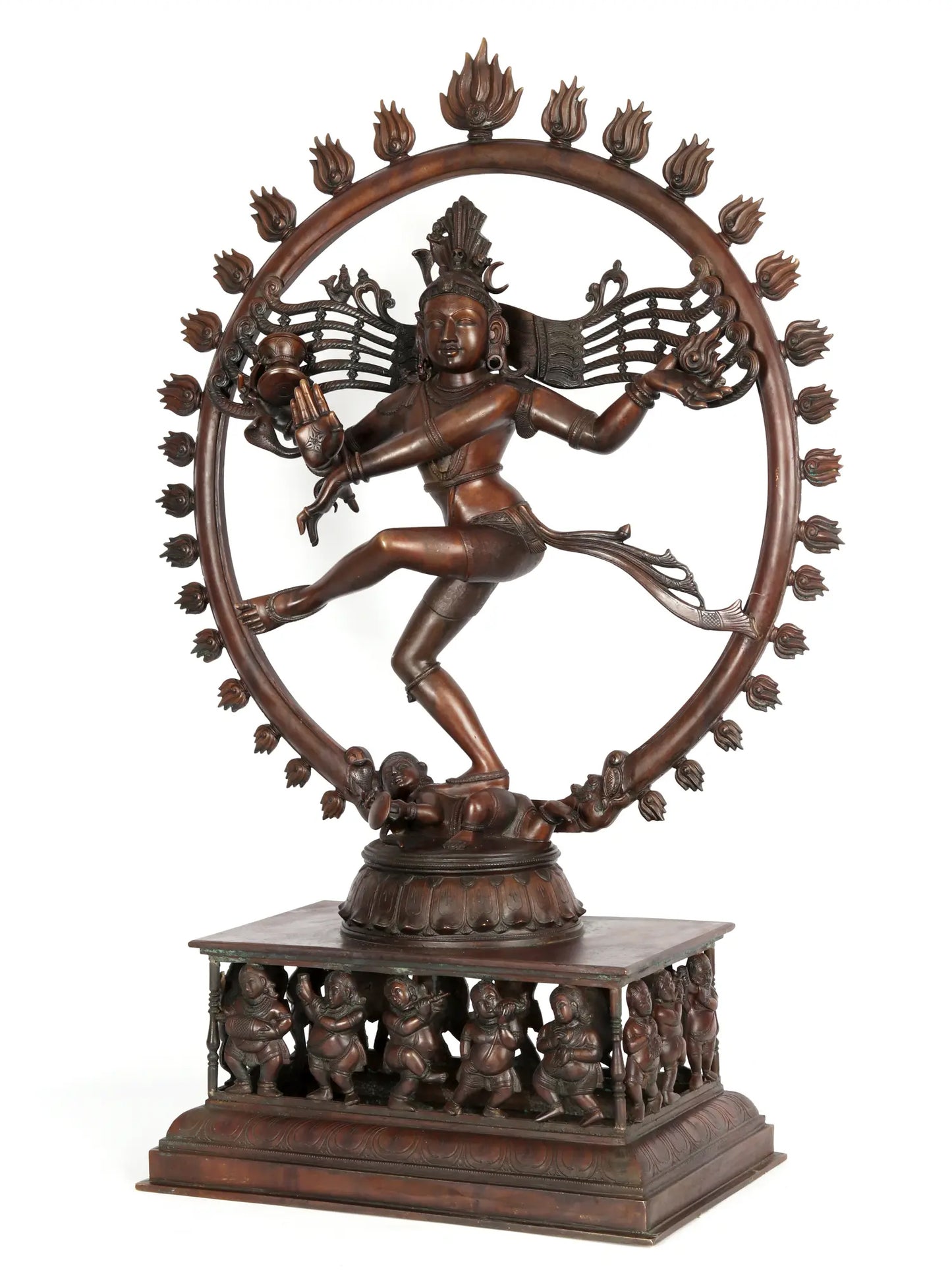 Dieu hindou super fin Nataraja (Shiva) de 35 po avec des dévots en bas